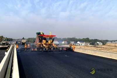 [湖南]通車(chē)在即!長(zhǎng)益擴(kuò)容高速益陽(yáng)段路面主體完工